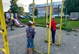 В Прилуках активисты в рамках субботника обновили детскую площадку 