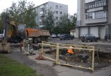 Прорыв теплосетей на улице Герцена устраняют коммунальщики 